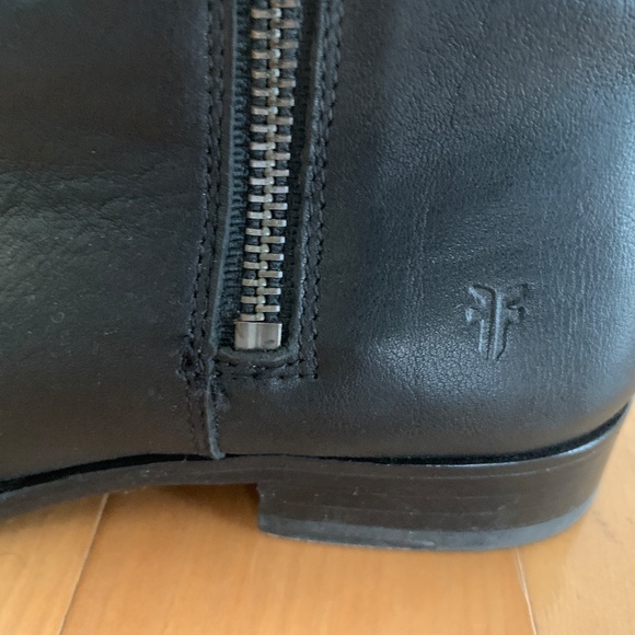 Frye Black Carly Double Zip Ankle Boot Full-Grain Leather Bootie Size 7.5B - Picture 2 of 6
